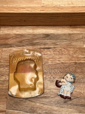 Campbell's Cream & Blue Girl Figurine magnet